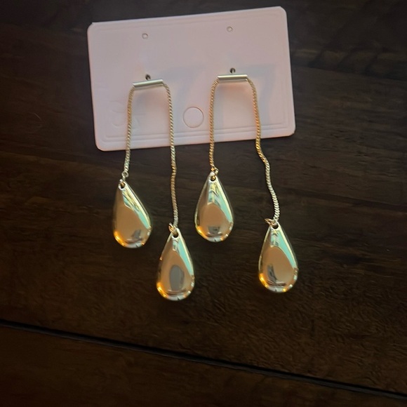 Elegant Gold Teardrop Earrings - Picture 1 of 2
